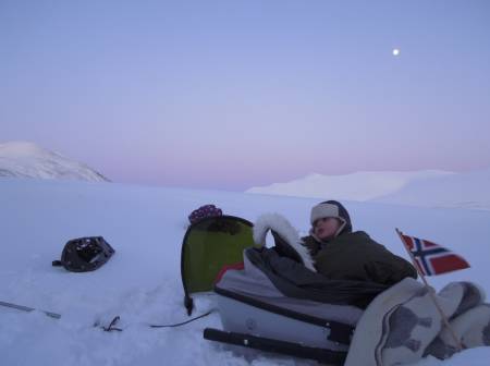 PULKLIV: Utedo får en egen betydning i 25 minusgrader og vind. Da gjelder det å få tilbake varmen i pulken, mens siste finish gjøres på snøhula.