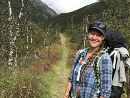 SKOGSPILEGRIMEN: For å nå Stortingets vedtak om 10 prosent skogvern må budsjettet økes til en årlig norsk skogvernmilliard, på samme måte som regjeringen bruker tre milliarder til tropisk regnskogsvern årlig, sier biolog Trude Myhre.