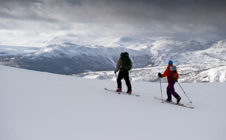 Vinden løyet litt på søndag, og solen tittet så vidt frem. Foto: Sverre Hjørnevik