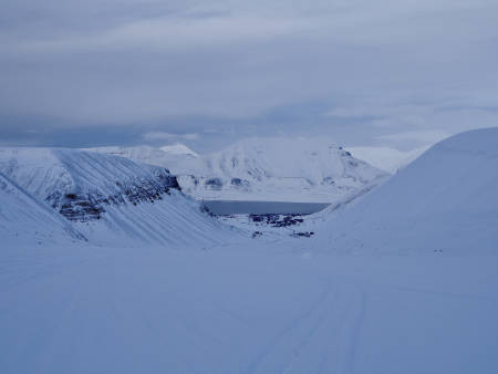 Longyearbyen sett fra Longyearbreen. Foto: Lisa Kvålshaugen Bjærum