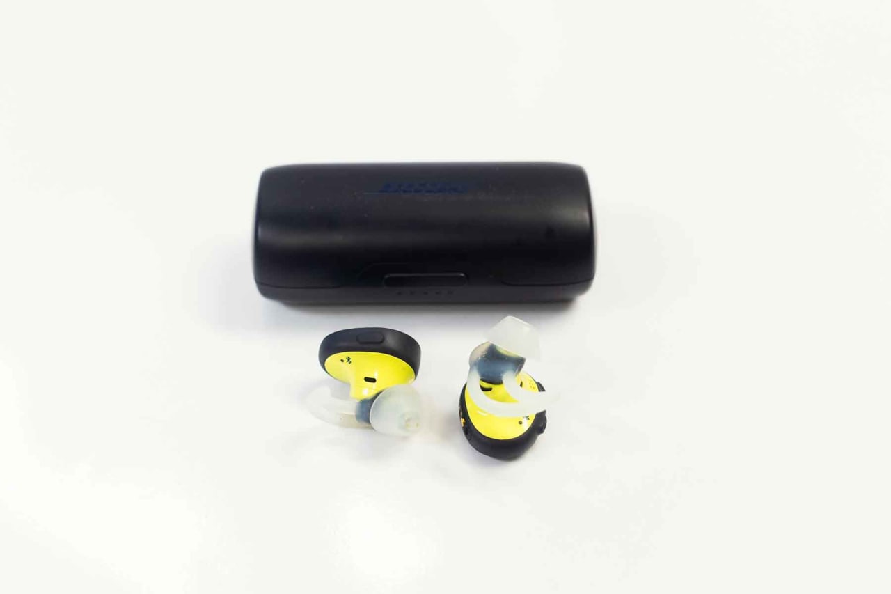 STØRST, OGSÅ PÅ LYD: Bose Soundsport Free har stor og god lyd, men de er også store og klumpete i bruk.