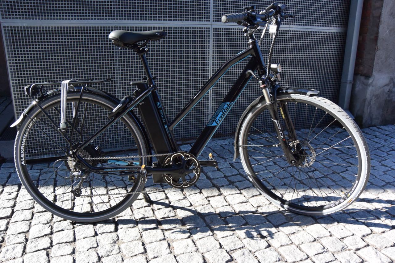 NOE BAKTUNG: Ecoride-sykkelen er komfortabel på veien, men litt klønete i bruk og baktung.