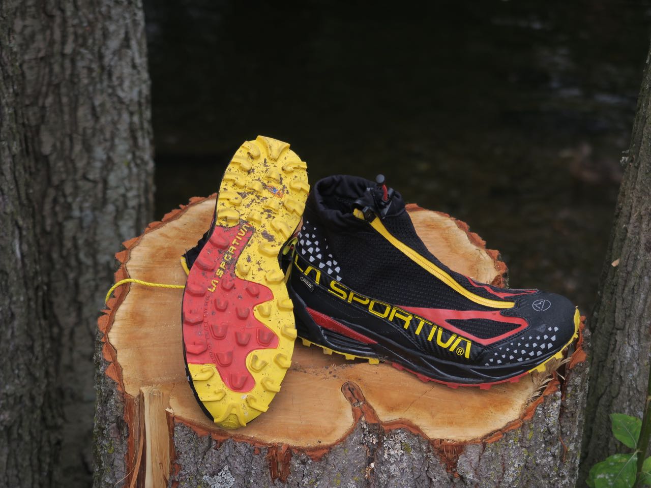 GROV YTTERSÅLE: La Sportiva Crossover 2.0 har grov Vibram-såle og gamasje med glidelås.