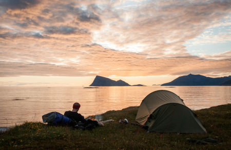 TEST AV TOMANNSTELT: Det er ikke alltid teltturen ser slik ut, noen ganger trenger du teltet til å beskytte deg mot vær og vind. Foto: Marte Stensland Jørgensen