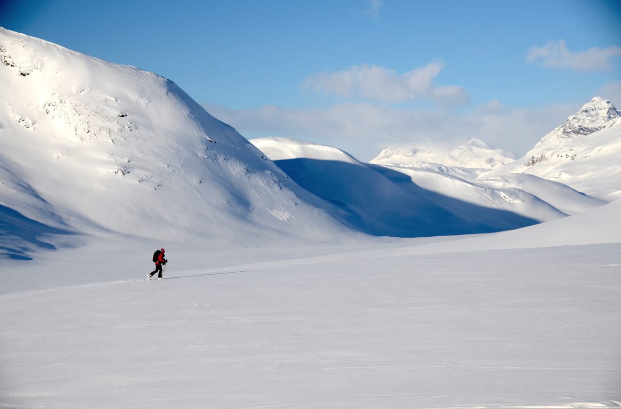 FULLT OPP: På de lengre toppturene er det greit å få med det du trenger av utstyr på en behagelig måte. Ofte blir det mer enn du tror! Foto: Sandra L. Wangberg