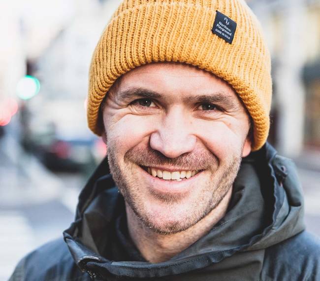TURTØY: Jo Egil Tobiassen kommer tl å fortsette med å lage klær som gjør turlivet bedre. – Og å tørre å tenke annerledes. Foto: Line Hårklau