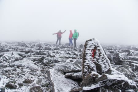 OPPTUR: Lørdag morgen lå et tynt lag snø over Besseggen. Foto: Cathrine Holst