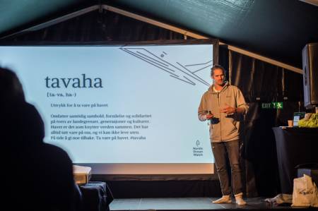 TAVAHA: Simen Knudsen er en av surferne bak miljøkollektivet Nordic Ocean Watch og ambassadør for Infinitum Movement, som jobber mot marin forsøpling. Foto: Cathrine Holst