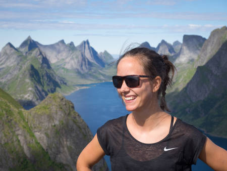 VANLIGVIS BAK KAMERA: Heidi Kysnes Høyheim fra Høyde media har filmet og klippet Naturfotoskolen for Utemagasinet.