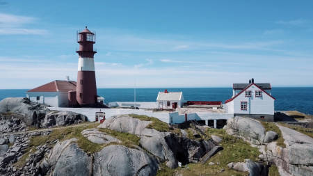 RYVINGEN FYR: Padle ut til Ryvingen fyr og ta overnattingen her. Dette er noe av det beste Sørlandet har å by på for eventyrlystne kajakkfolk.