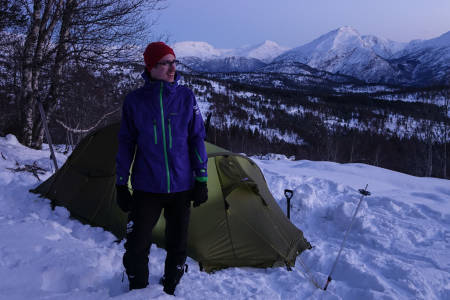 VISER VEI: Tord Hafnor er lærer på Nordfjord Folkehøgskule og programleder i webserien På lag med fjellet. Foto: Heidi Kysnes Høyheim