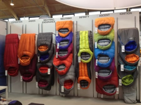 Britiske RAB er eksperter på dun, men årets nyhet er innslag av kunstfiber i isolasjonsmaterialet.