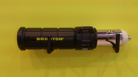 Tom for strøm på mobilen – i bilen? Hendig lader fra Brunton.